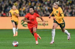 包含挑战无止境！女子足球比赛竞技火爆的词条