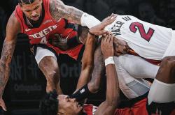 格林三巨头联手，米切尔得分突破，掀起高潮冲击季后赛！