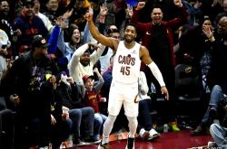 米切尔狂砍掘金分，爆发新星迎来新赛季高光！